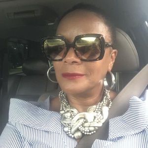 Meet your Posher, Parthenia